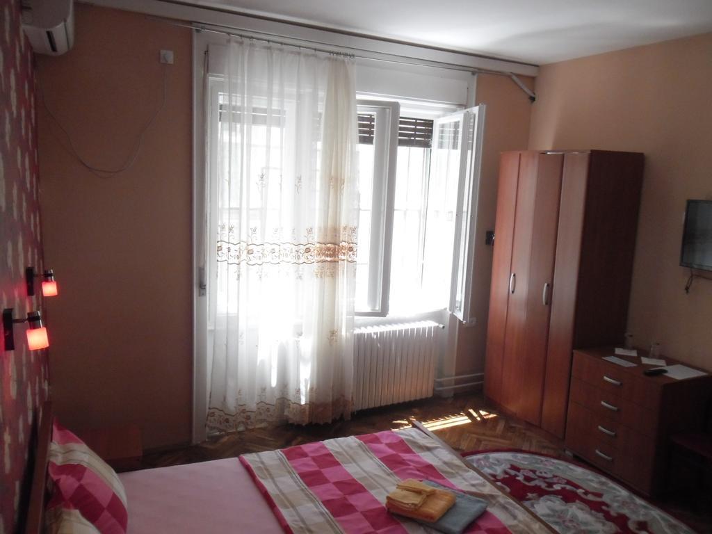 Family Top Rooms Bela Lada Sobe Novi Sad Rum bild
