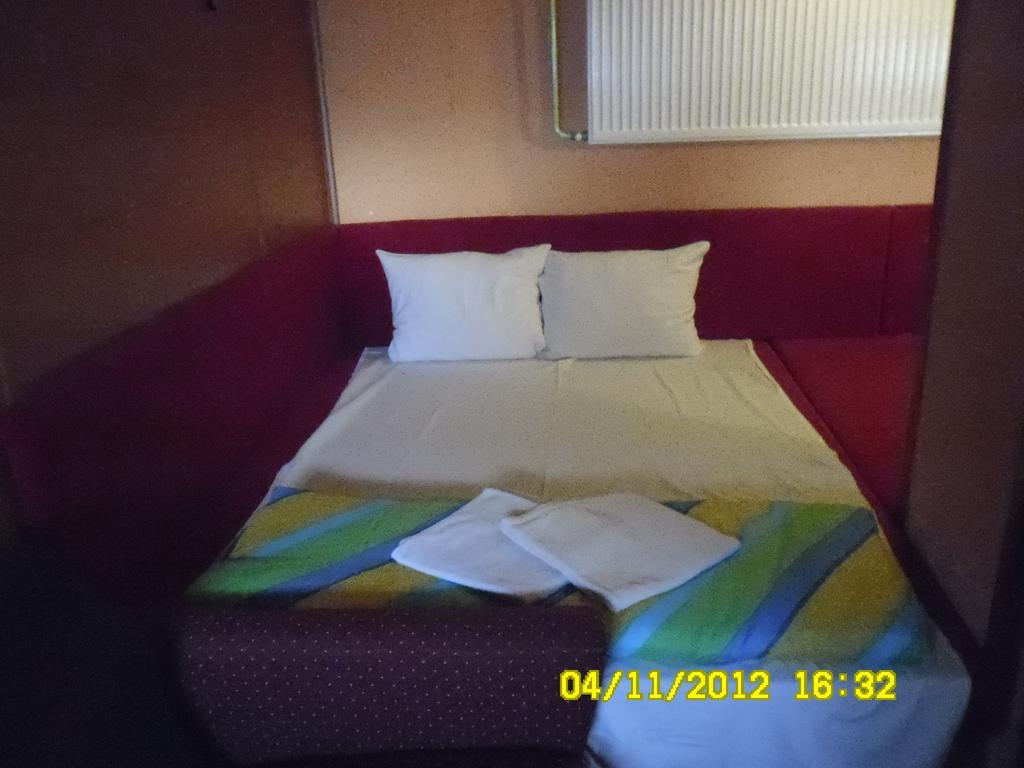 Family Top Rooms Bela Lada Sobe Novi Sad Rum bild