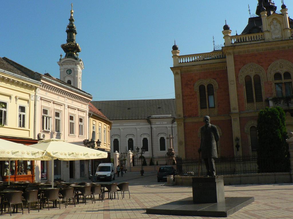 Family Top Rooms Bela Lada Sobe Novi Sad Exteriör bild