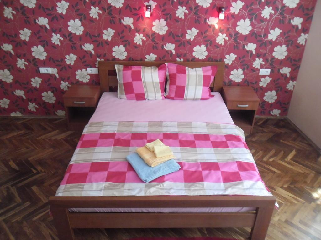 Family Top Rooms Bela Lada Sobe Novi Sad Rum bild