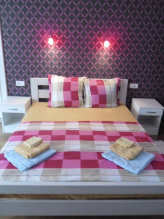 Family Top Rooms Bela Lada Sobe Novi Sad Rum bild