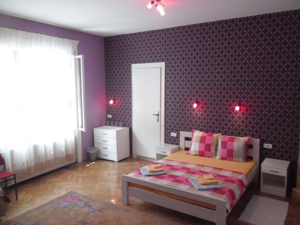 Family Top Rooms Bela Lada Sobe Novi Sad Exteriör bild